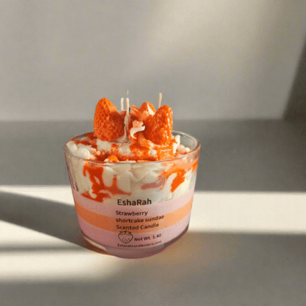 Strawberyrry shortcake sundae scented candle
