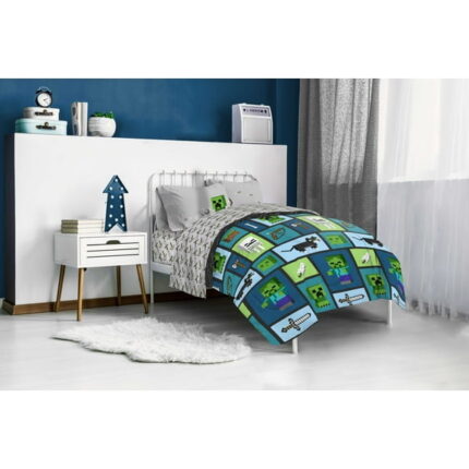 Minecraft Kids Bed-in-a-Bag Full Bedding Set w/ Reversible Comforter, Gaming Bedding